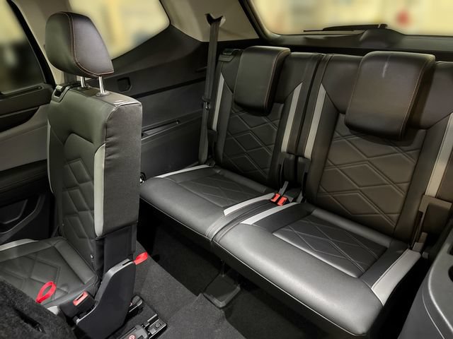 Certified 2025 Volkswagen Atlas Peak Edition SE AWD/4WD image 27