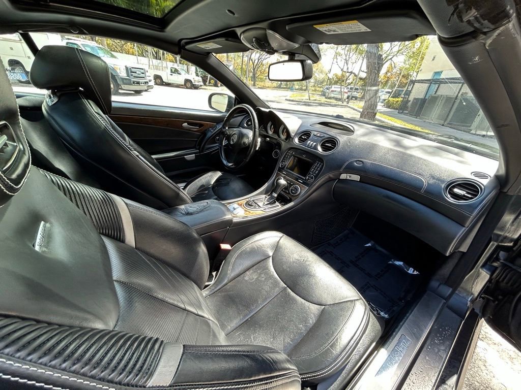 Used 2011 Mercedes-Benz SL 550 image 32