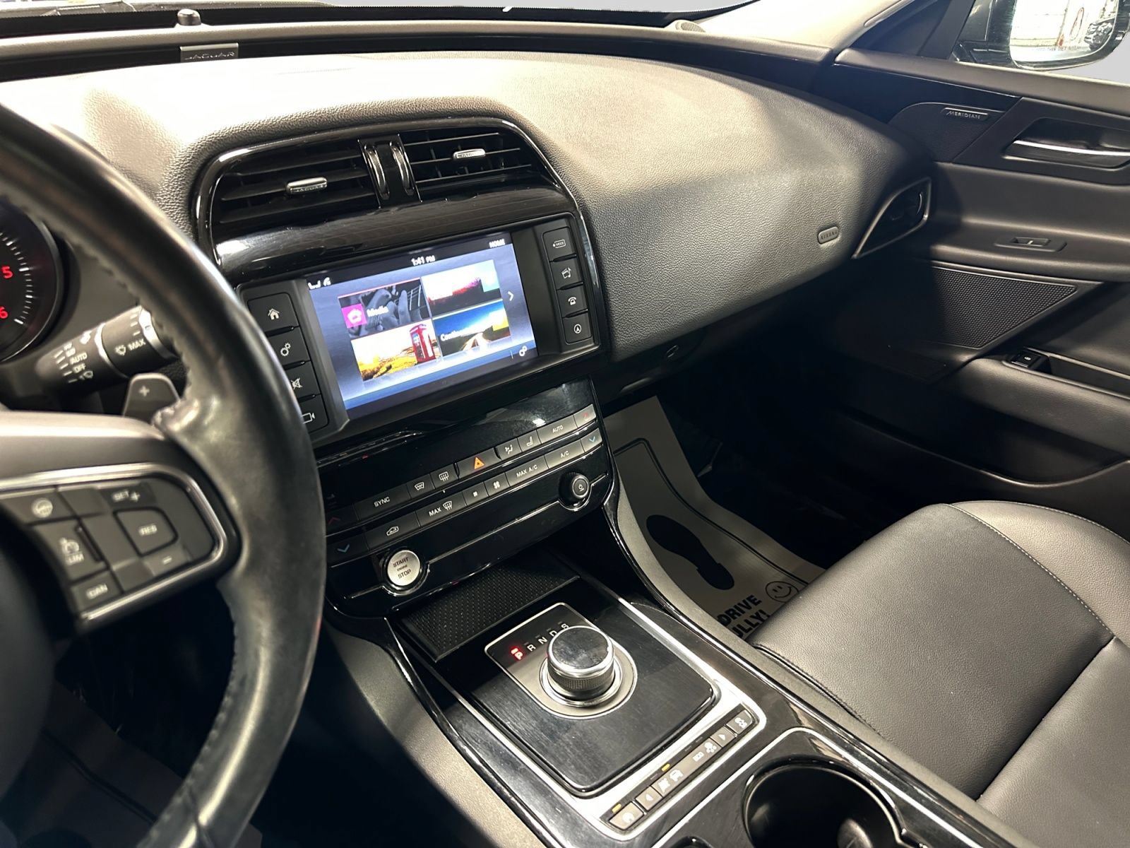 Used 2017 Jaguar XE Premium AWD/4WD image 20