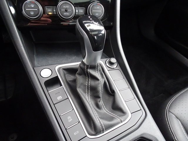 Used 2022 Volkswagen Jetta SE image 19