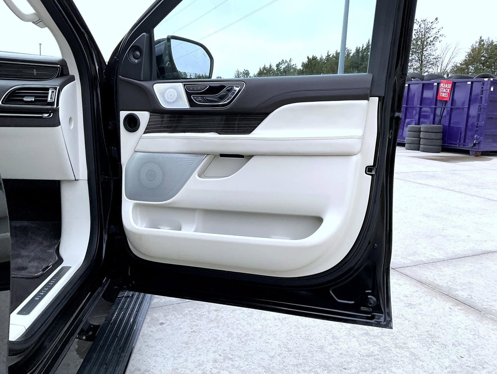 Certified 2024 Lincoln Navigator Black Label image 17