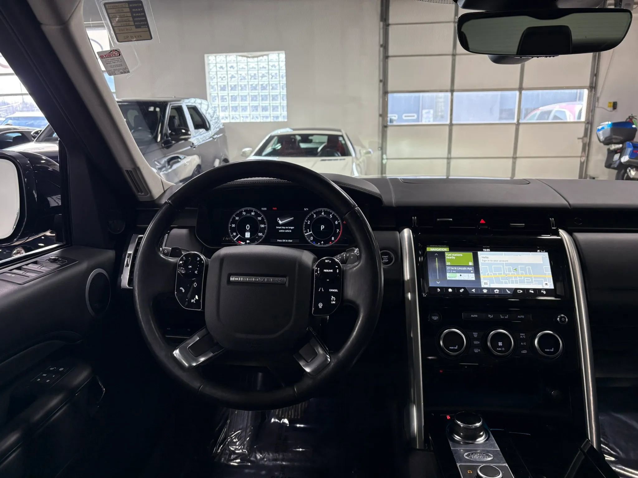 Used 2020 Land Rover Discovery HSE Luxury AWD/4WD image 3