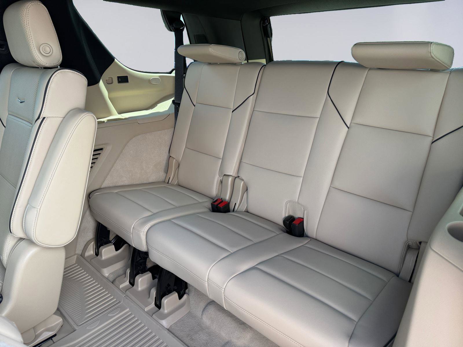 Used 2023 Cadillac Escalade Premium Luxury AWD/4WD image 18