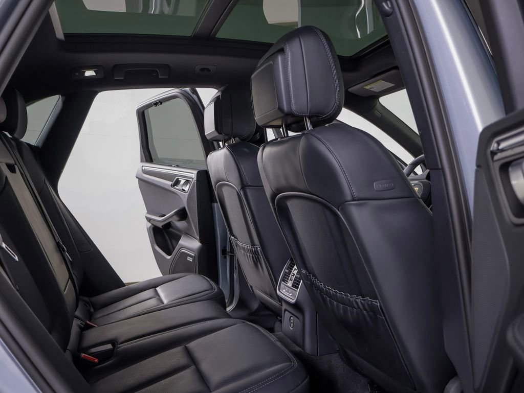 Certified 2024 Porsche Macan w/ Premium Plus Package image 12