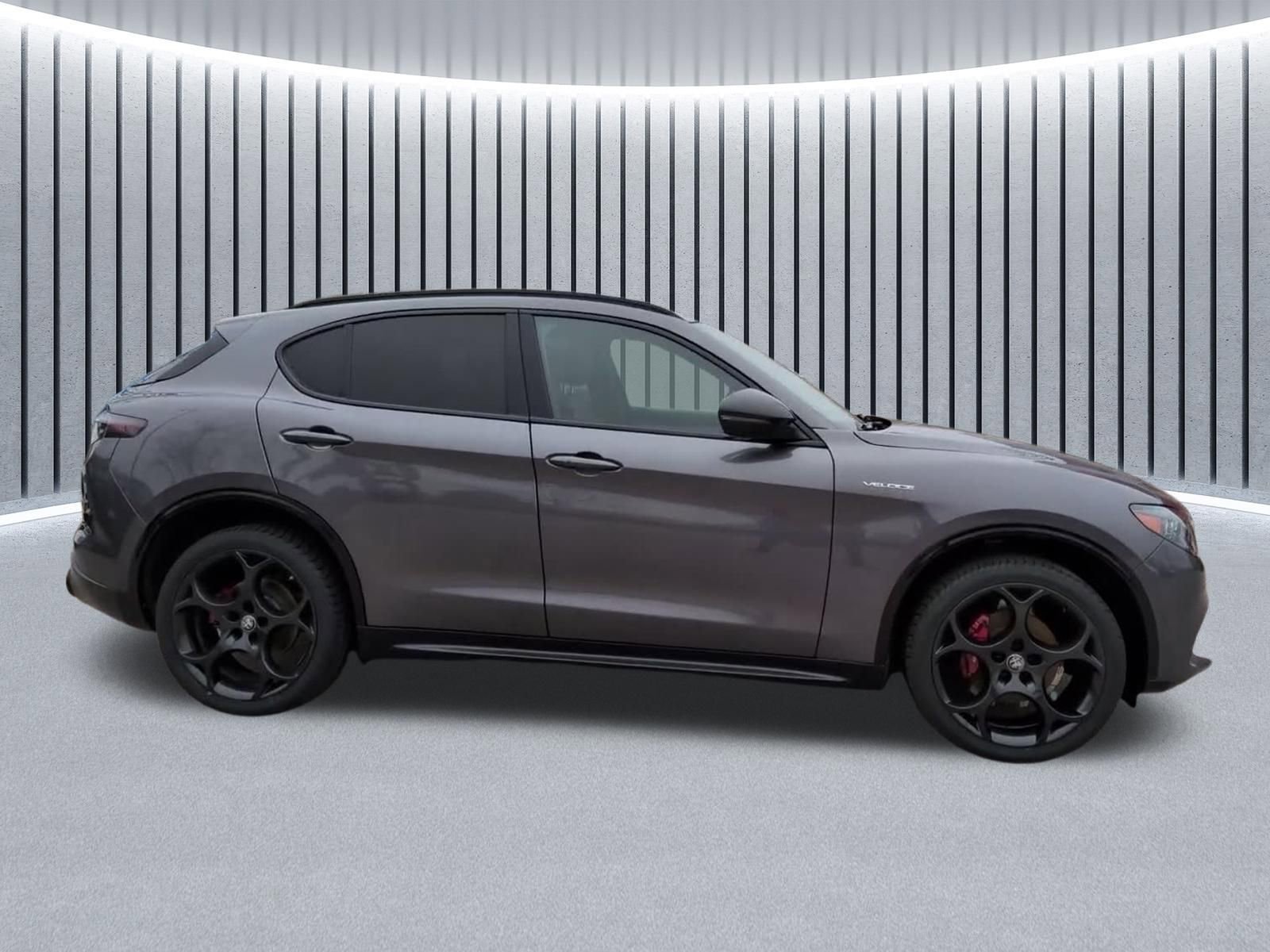 Used 2024 Alfa Romeo Stelvio Veloce AWD/4WD image 5