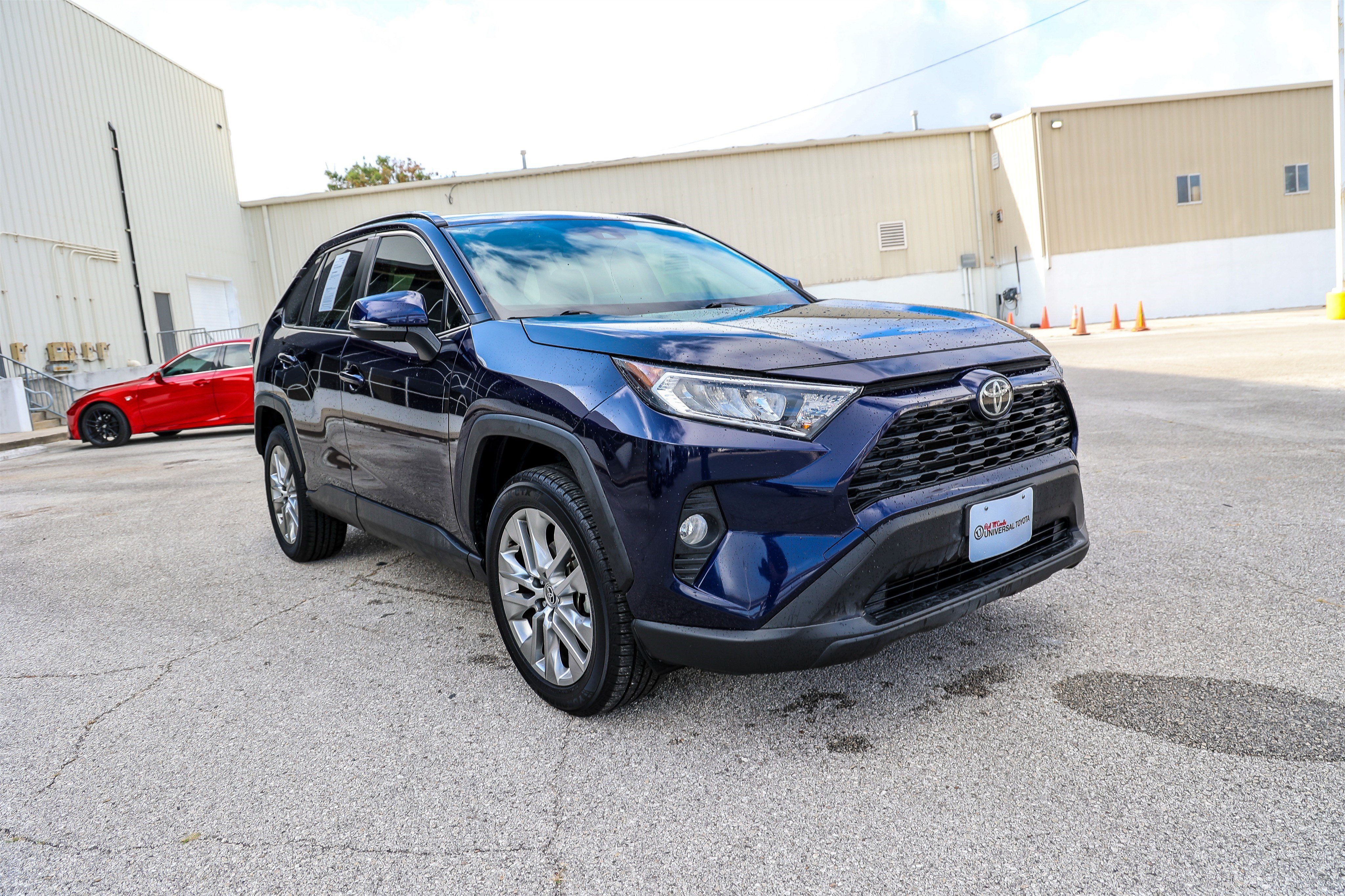 Used 2020 Toyota RAV4 XLE Premium FWD image 5