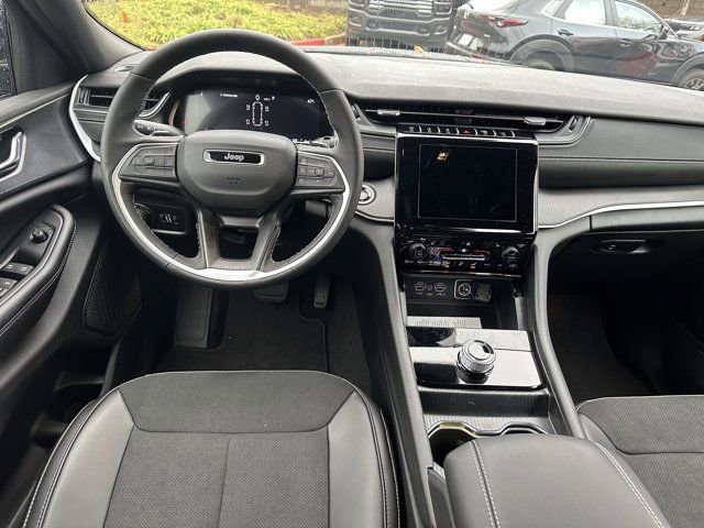 New 2025 Jeep Grand Cherokee L Altitude image 21