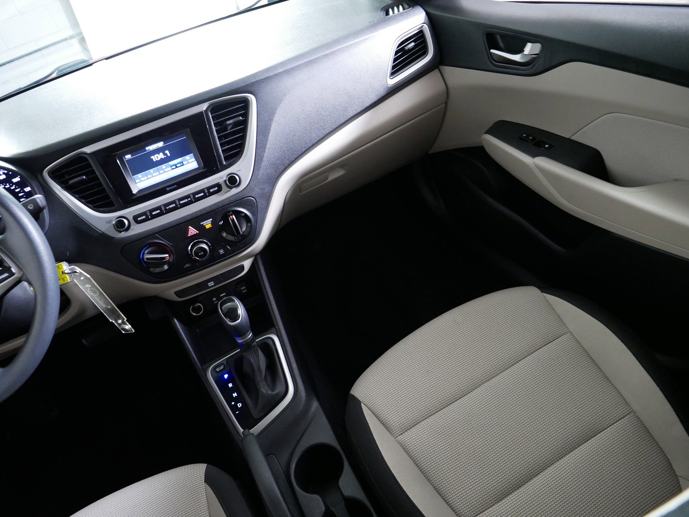 Used 2022 Hyundai Accent SE FWD image 11
