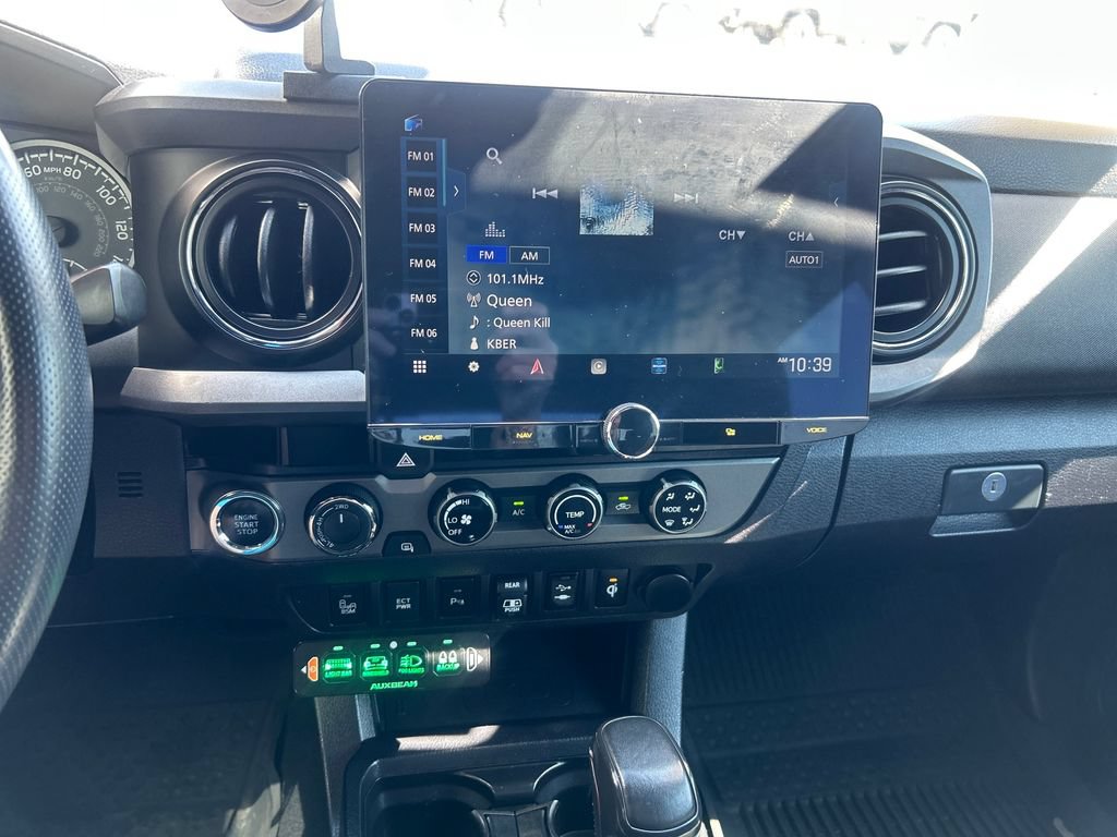 Used 2018 Toyota Tacoma TRD Off-Road w/ Technology Package AWD/4WD image 21