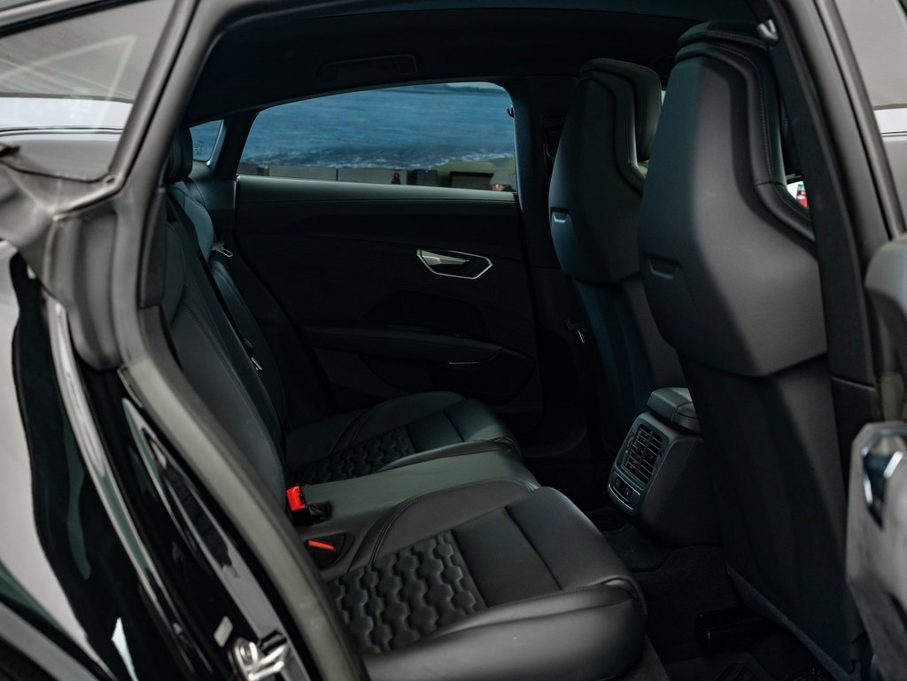 Used 2023 Audi e-tron GT Premium Plus image 42