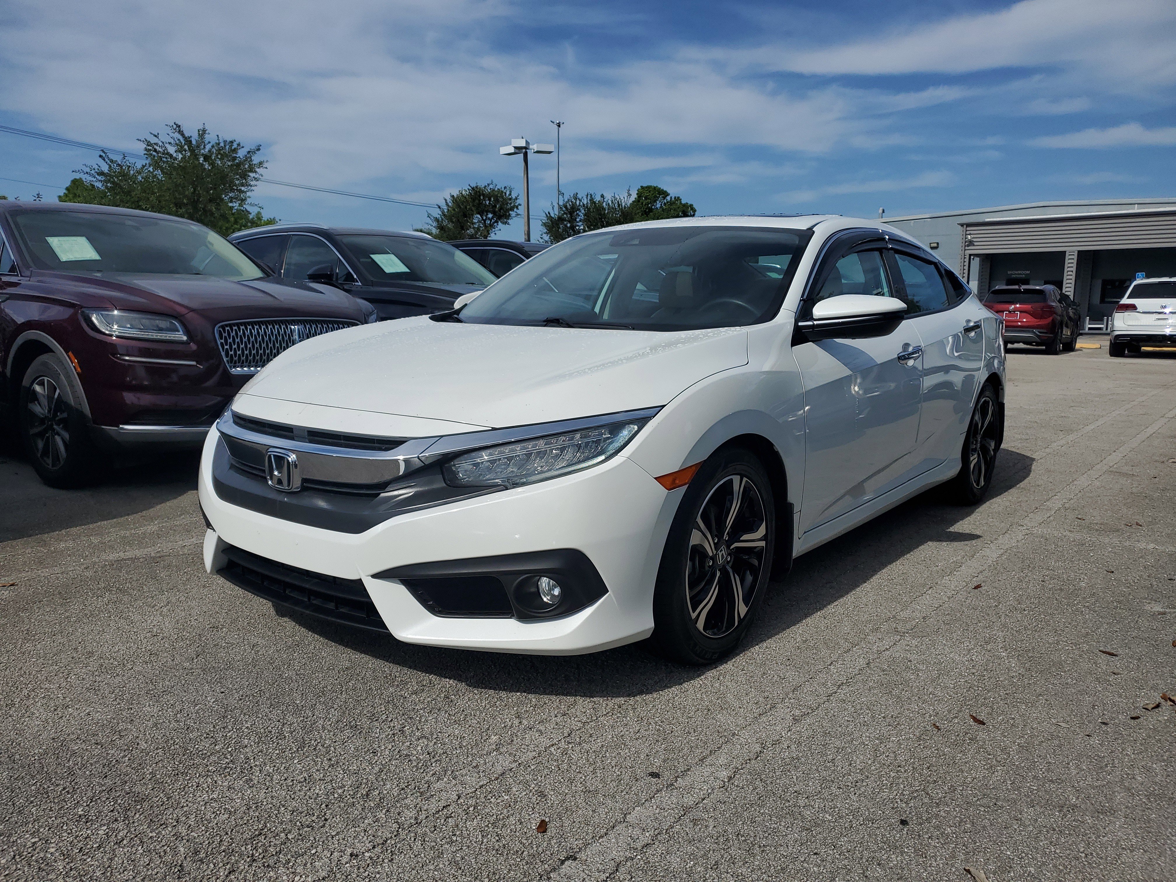 Used 2017 Honda Civic Touring image 3
