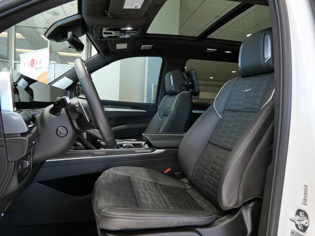 Used 2025 Cadillac Escalade ESV V AWD/4WD image 9