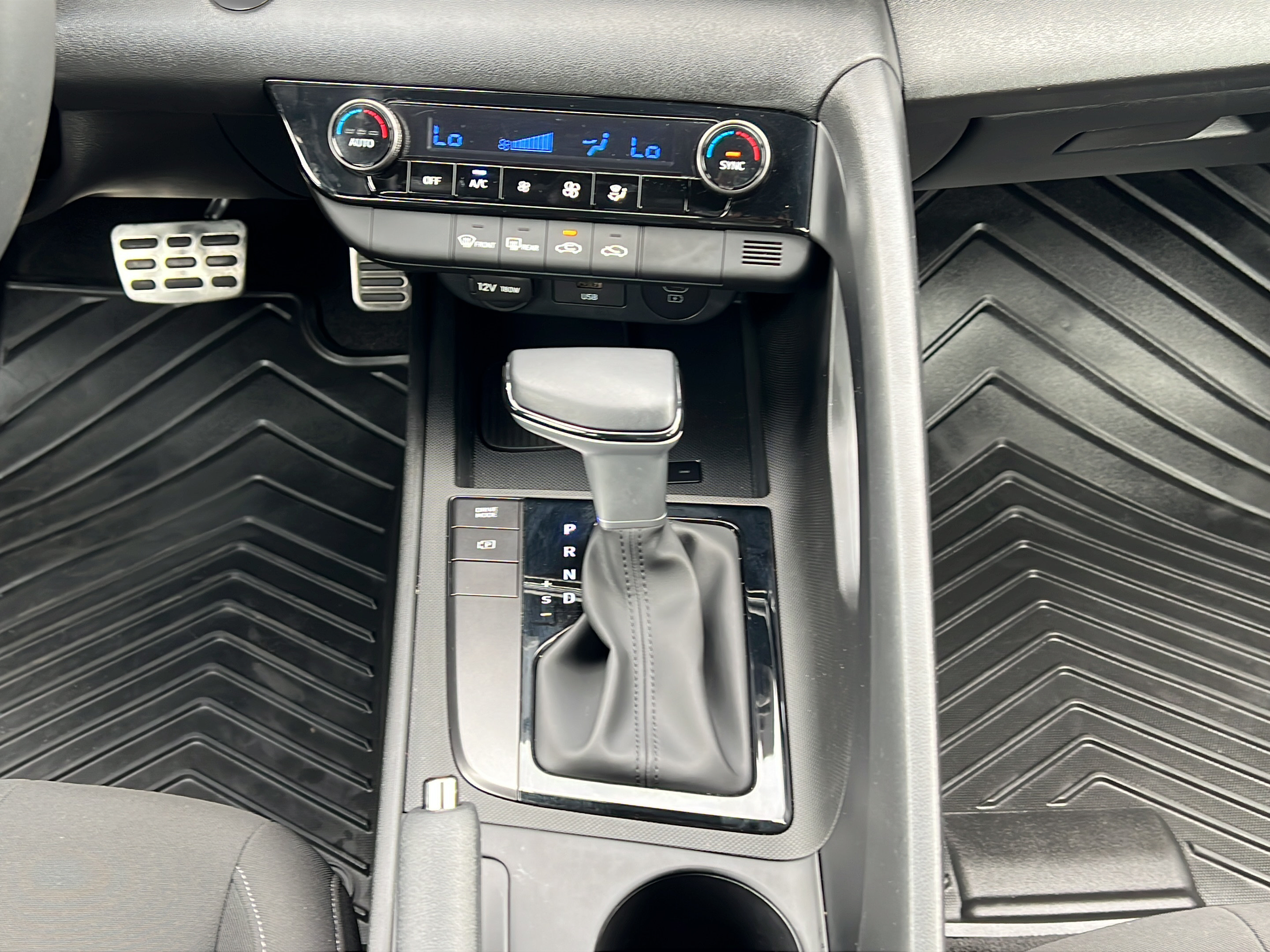 Certified 2025 Hyundai Elantra Sport FWD image 14