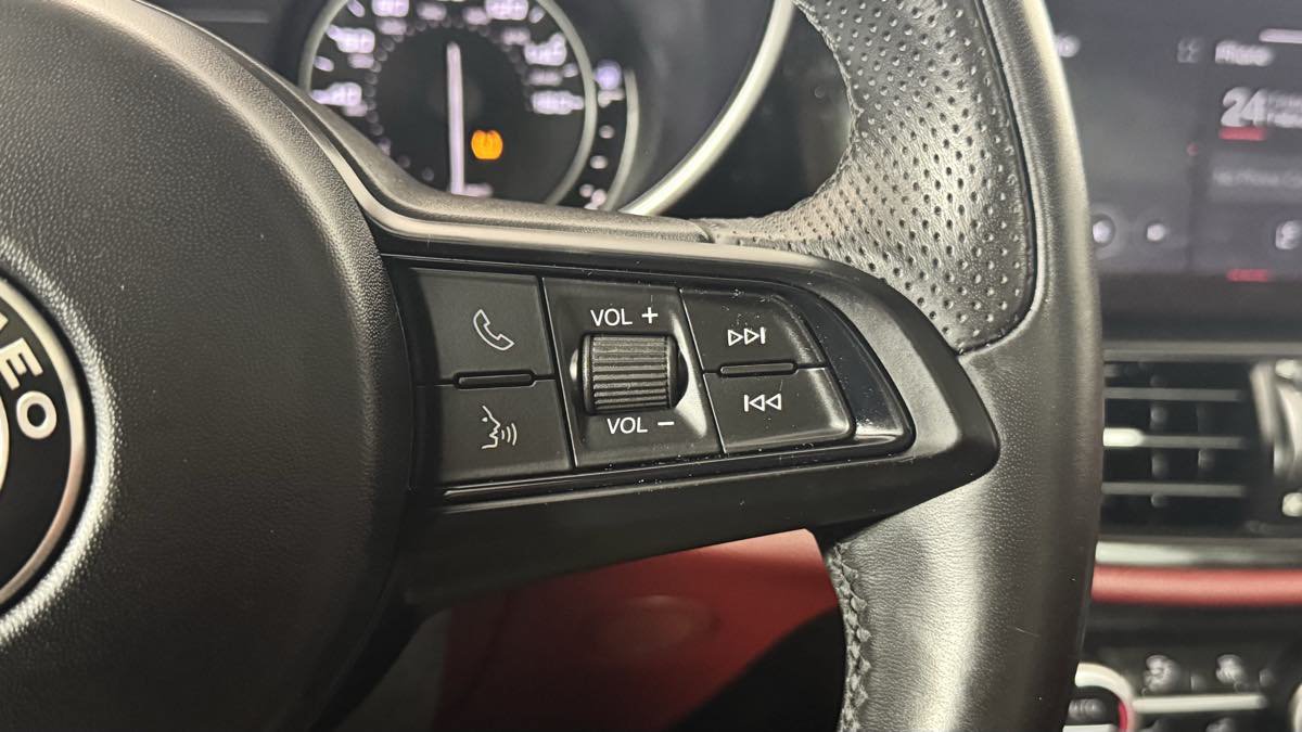 Used 2020 Alfa Romeo Giulia Ti w/ Active Blind Spot Package RWD image 18