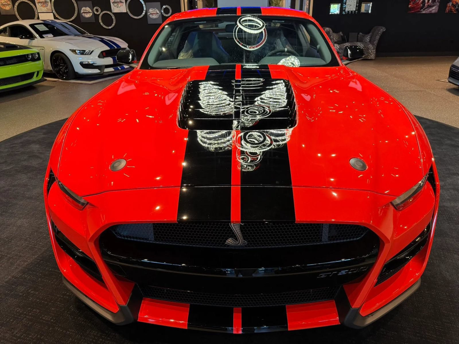 Used 2022 Ford Mustang Shelby GT500 w/ Carbon Fiber Track Pack RWD image 2