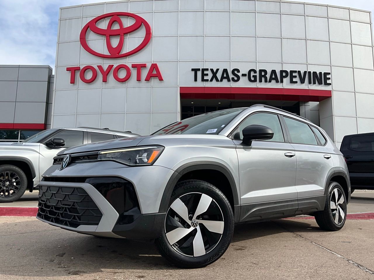 Used 2025 Volkswagen Taos S image 2