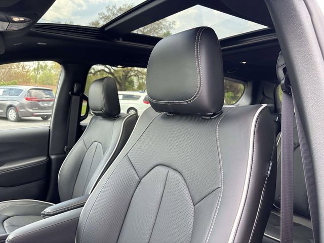 New 2027 Chrysler Pacifica Limited FWD image 16