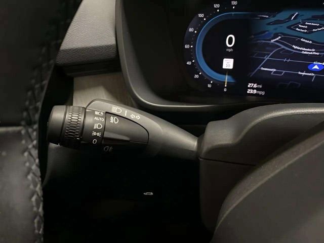 Used 2025 Volvo XC40 B5 Core image 75