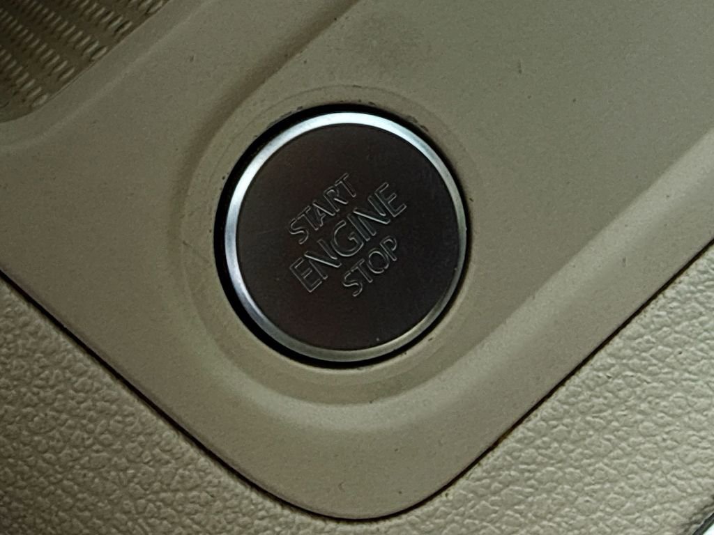 Used 2017 Volkswagen Tiguan S image 33