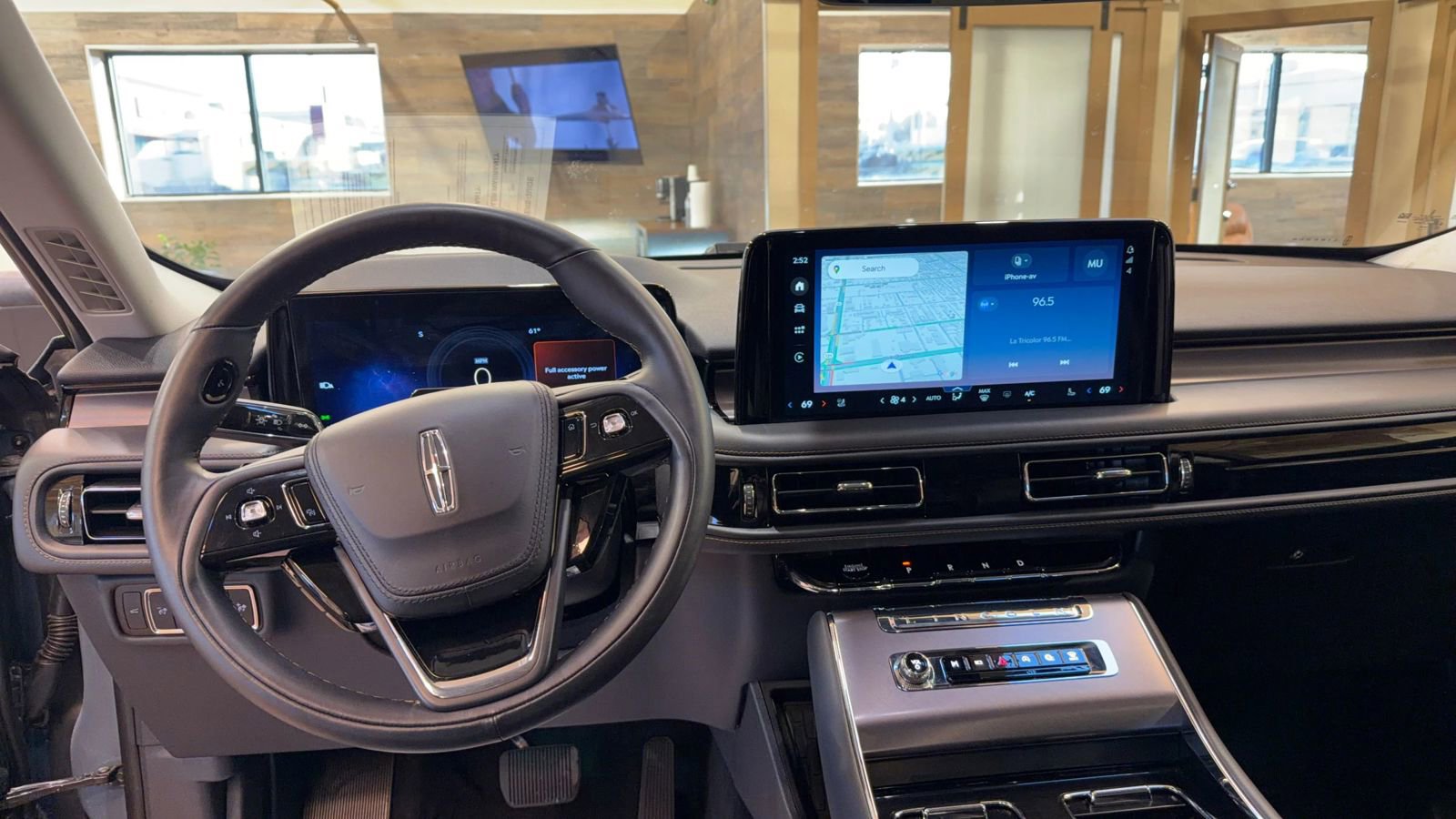 Used 2025 Lincoln Aviator AWD image 11