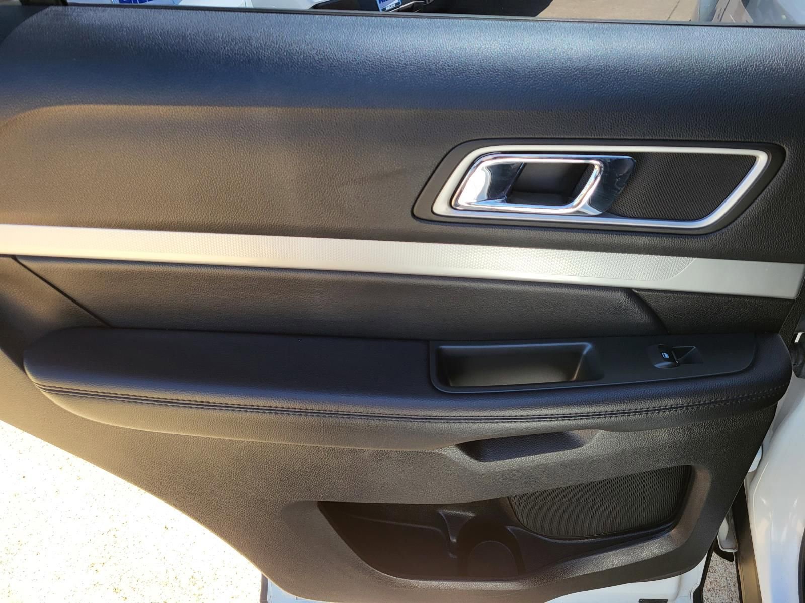 Used 2017 Ford Explorer XLT w/ Equipment Group 202A image 12
