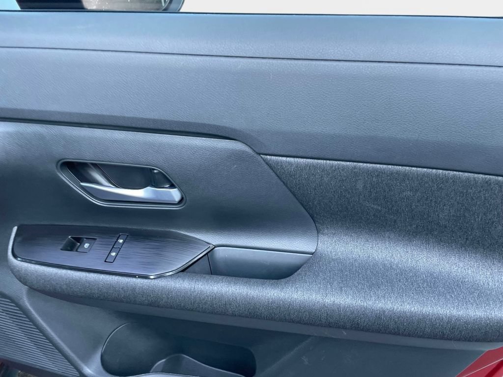 Used 2025 Nissan Kicks SV FWD image 9