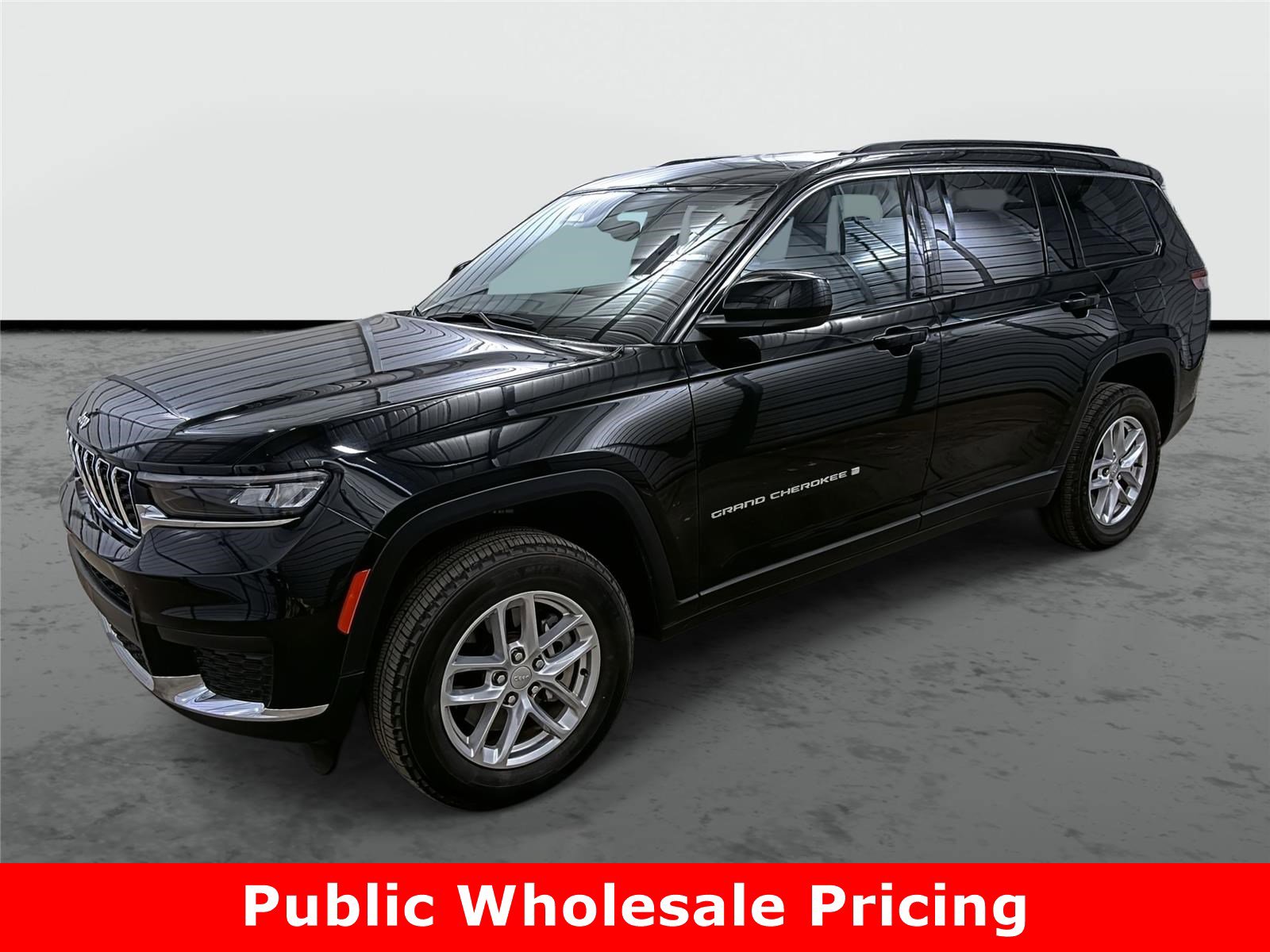 Used 2024 Jeep Grand Cherokee L Laredo image 1