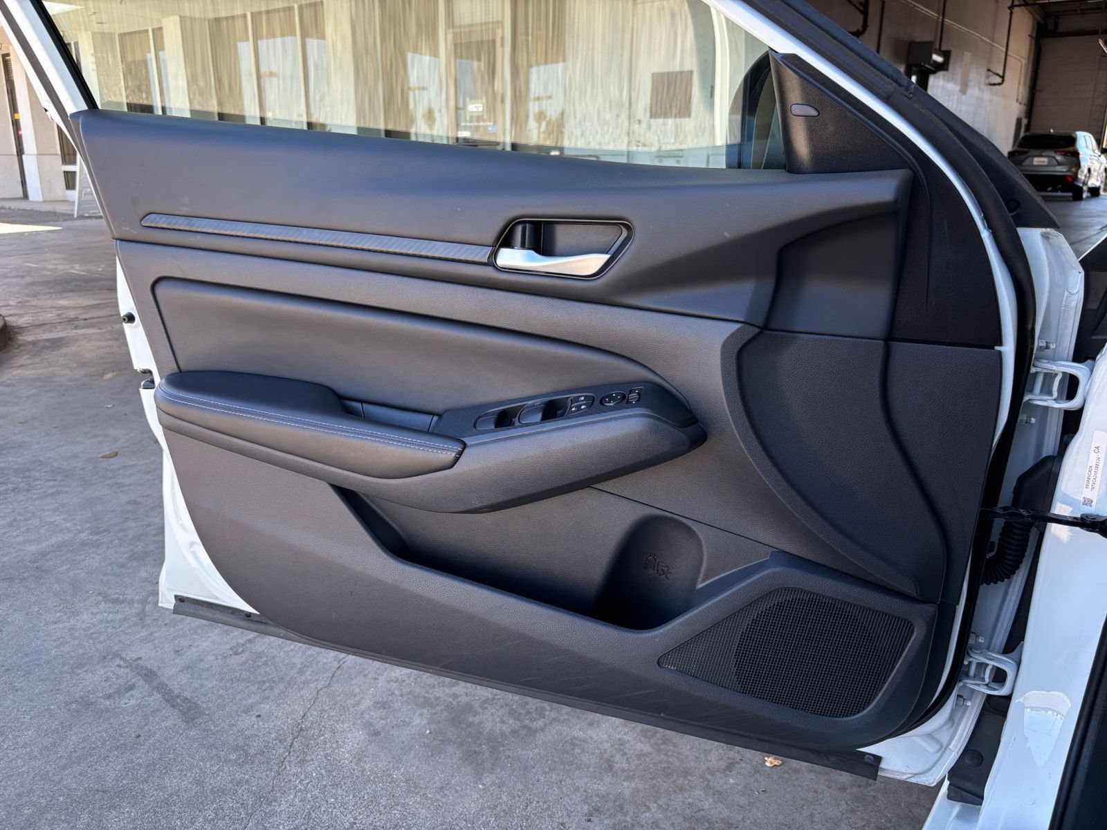 Used 2025 Nissan Altima 2.5 SV FWD image 18
