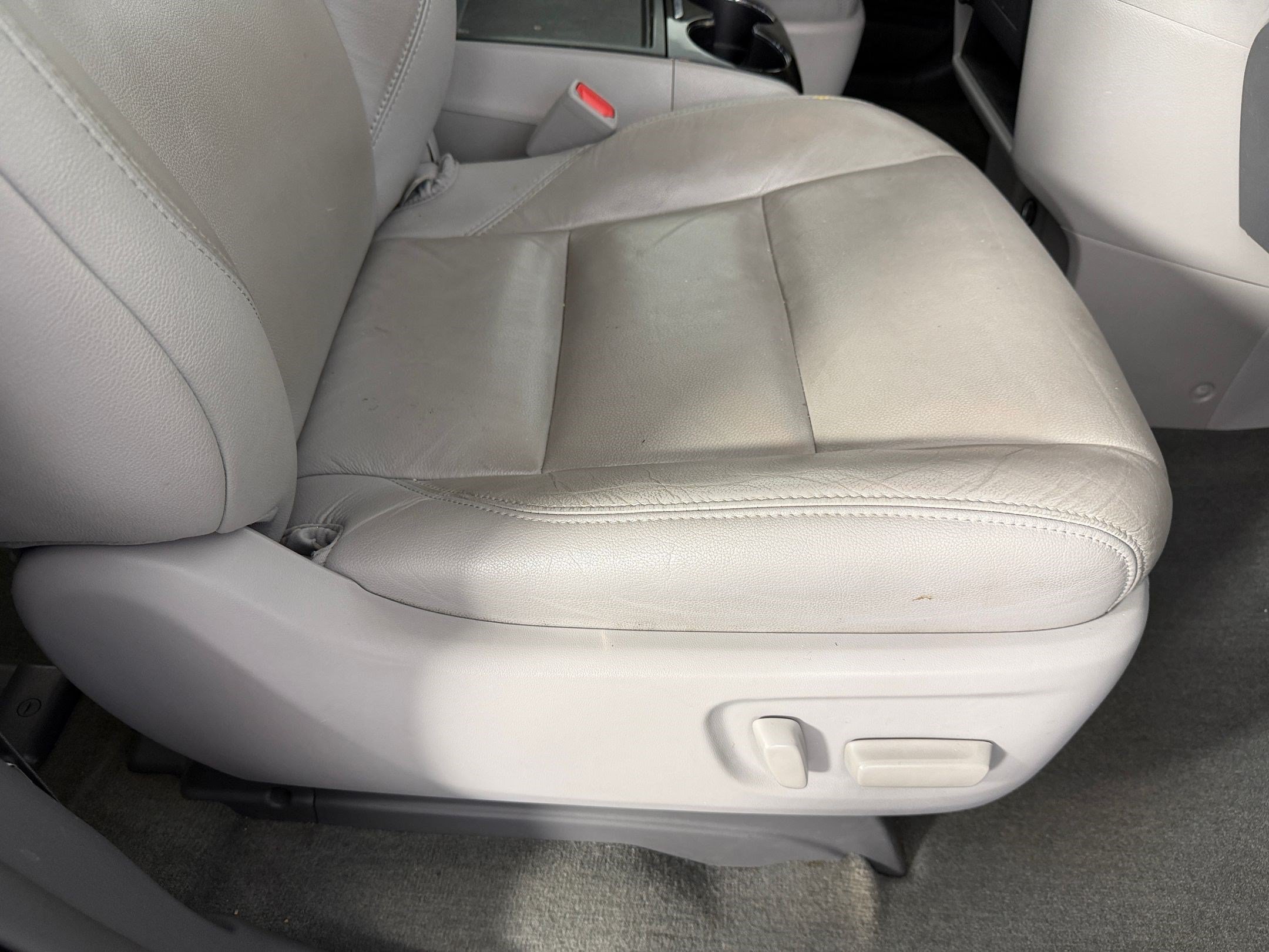 Used 2018 Toyota Sienna XLE w/ XLE Navigation Package FWD image 32