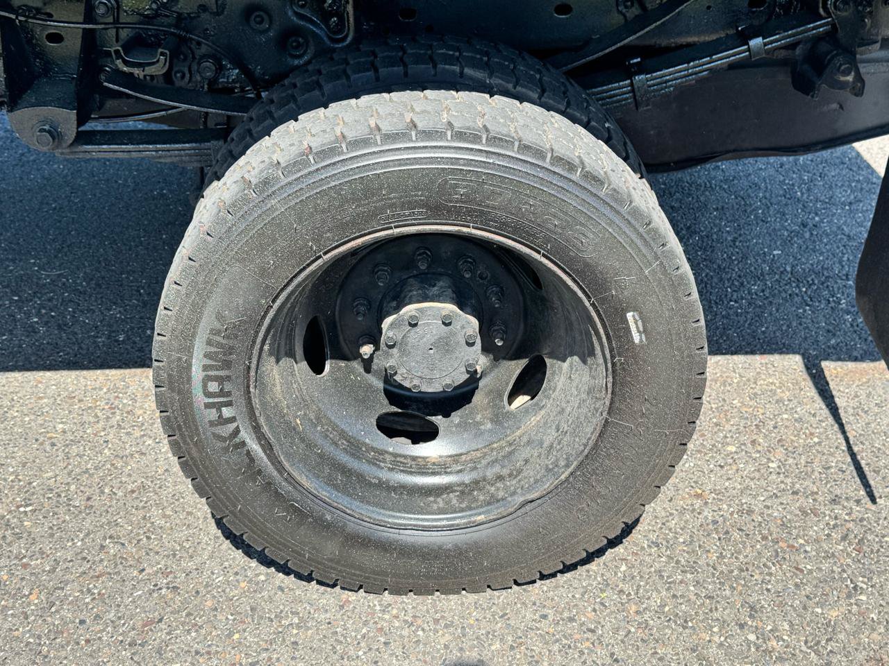 Used 2011 Ford F550 4x4 Regular Cab Super Duty w/ Payload Upgrade Pkg image 29