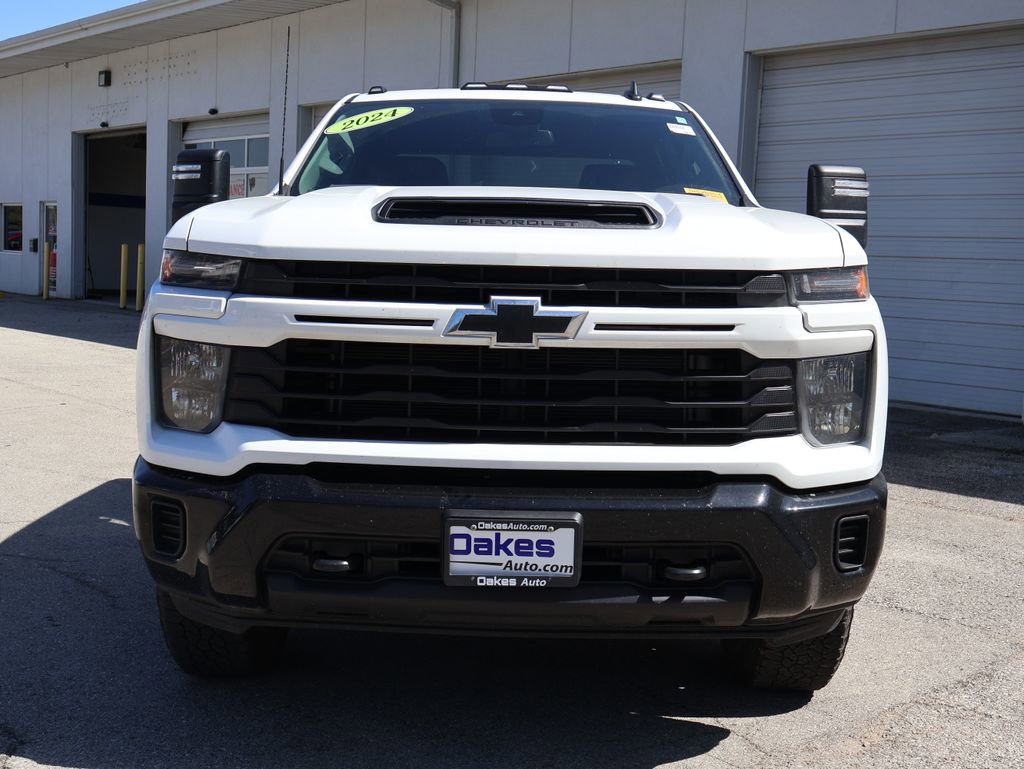 Used 2024 Chevrolet Silverado 2500 Custom w/ Custom Value Package AWD/4WD image 3