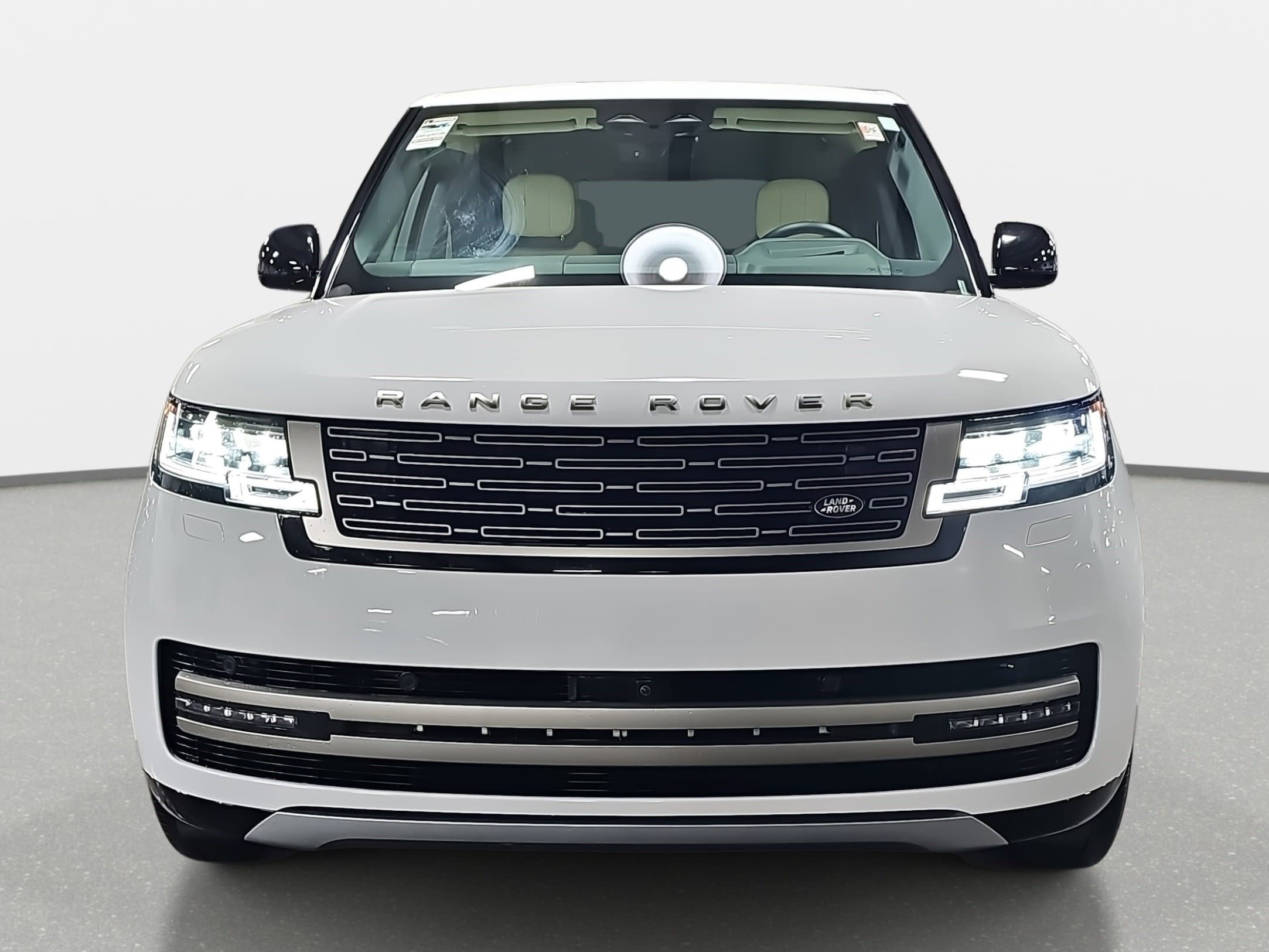 Used 2025 Land Rover Range Rover SE image 2