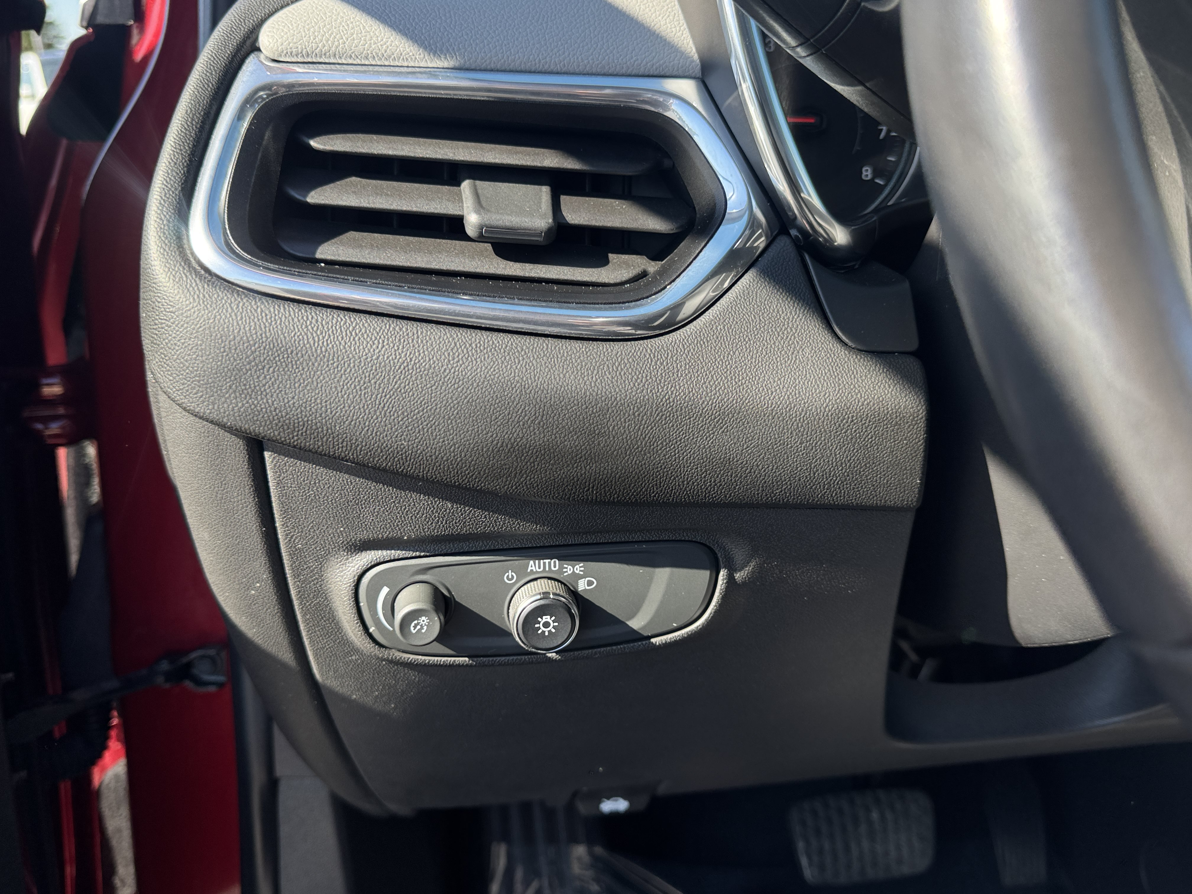 Used 2019 Chevrolet Equinox LT FWD image 18
