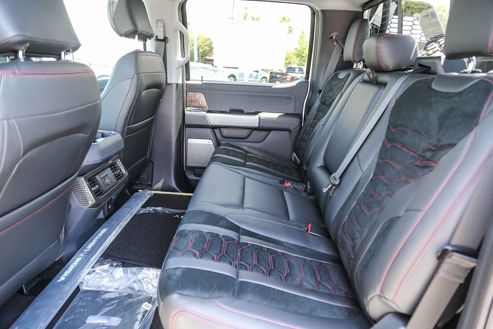 New 2026 Ford F250 Lariat w/ Black Appearance Package AWD/4WD image 26