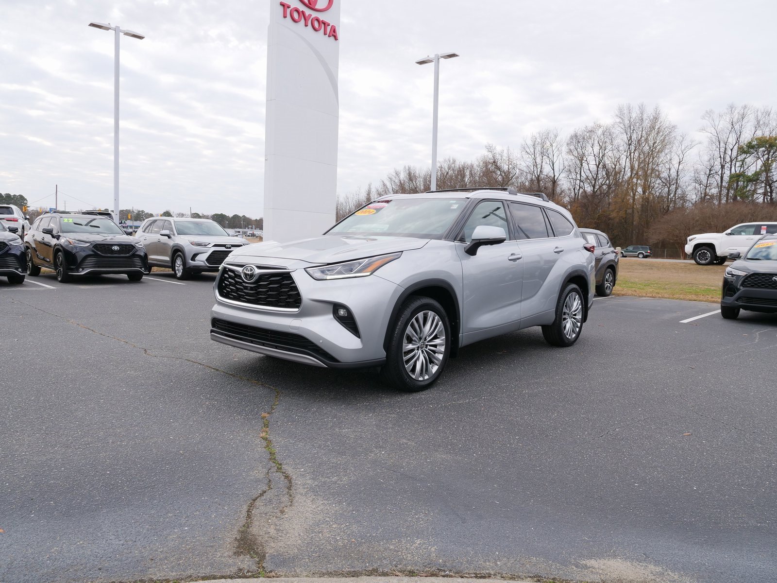 Used 2024 Toyota Highlander Platinum image 7