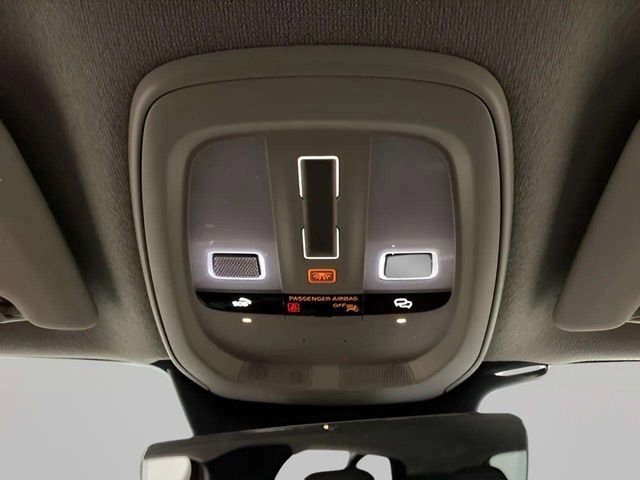 Used 2025 Volvo XC40 B5 Plus image 54