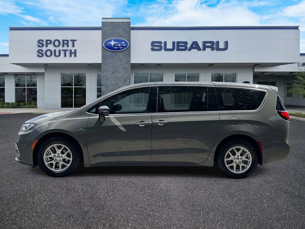 Used 2023 Chrysler Pacifica Touring-L w/ Uconnect Theater Family Group FWD image 7