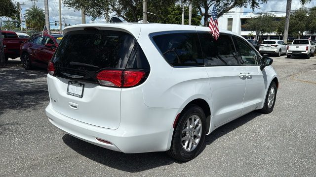 Used 2024 Chrysler Voyager LX FWD image 9