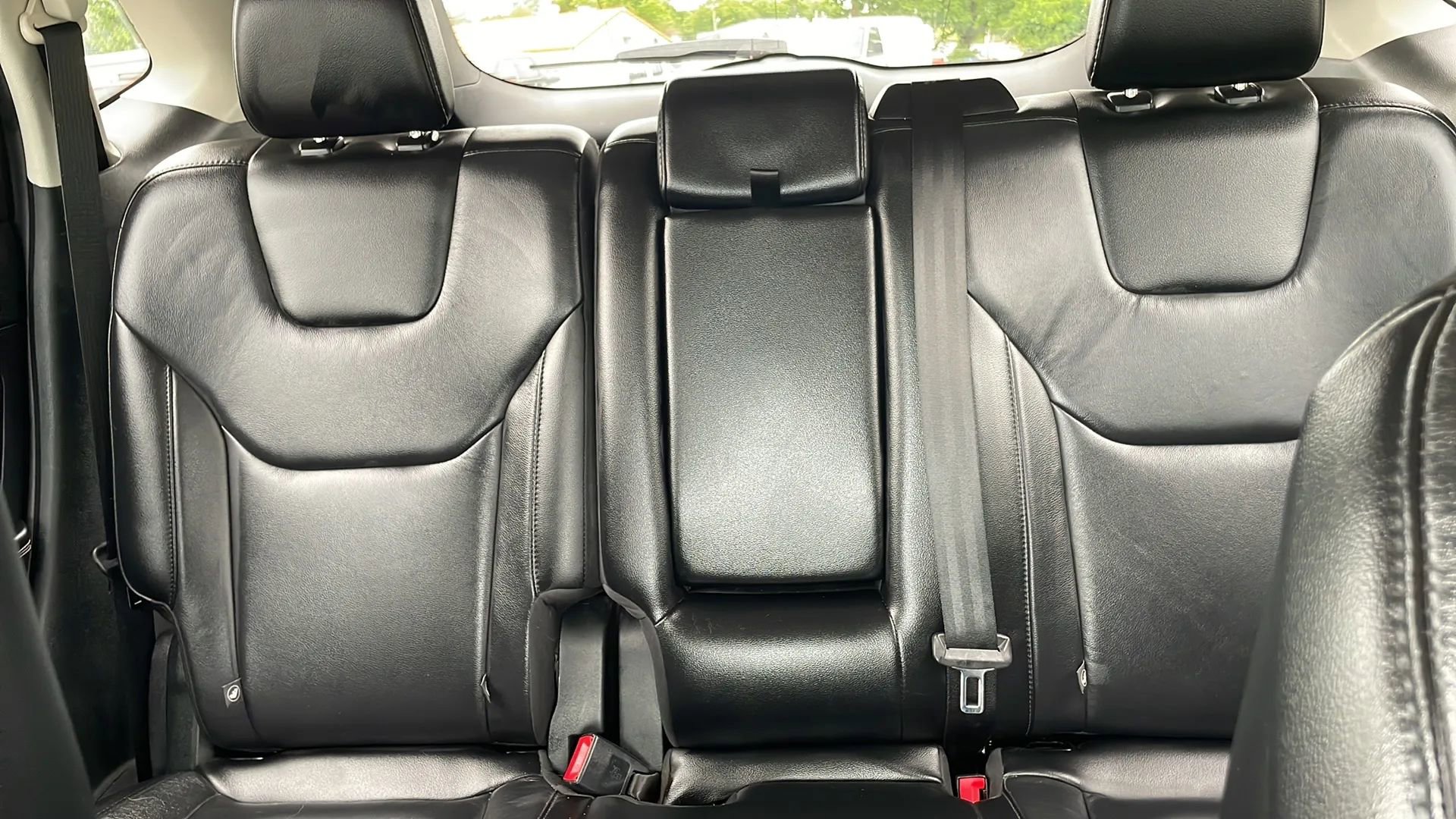 Used 2020 Ford Edge Titanium image 12