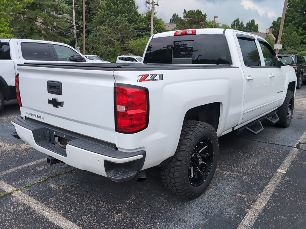 Used 2018 Chevrolet Silverado 1500 LT w/ LPO, Black Pack AWD/4WD image 9