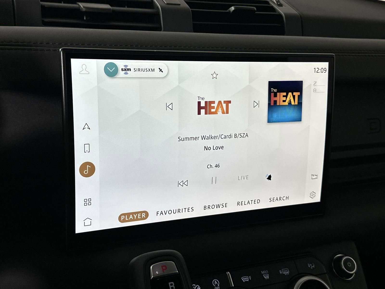 Certified 2023 Land Rover Defender 90 V8 image 19