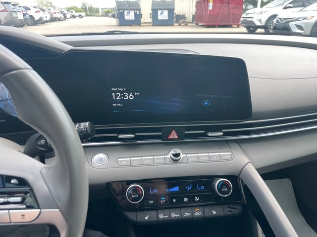 Used 2025 Hyundai Elantra SEL FWD image 12
