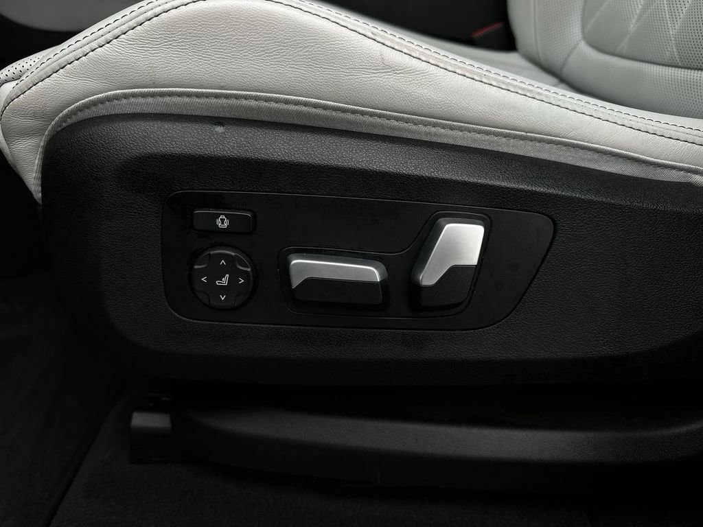 Used 2023 BMW X5 xDrive40i w/ Executive Package image 16