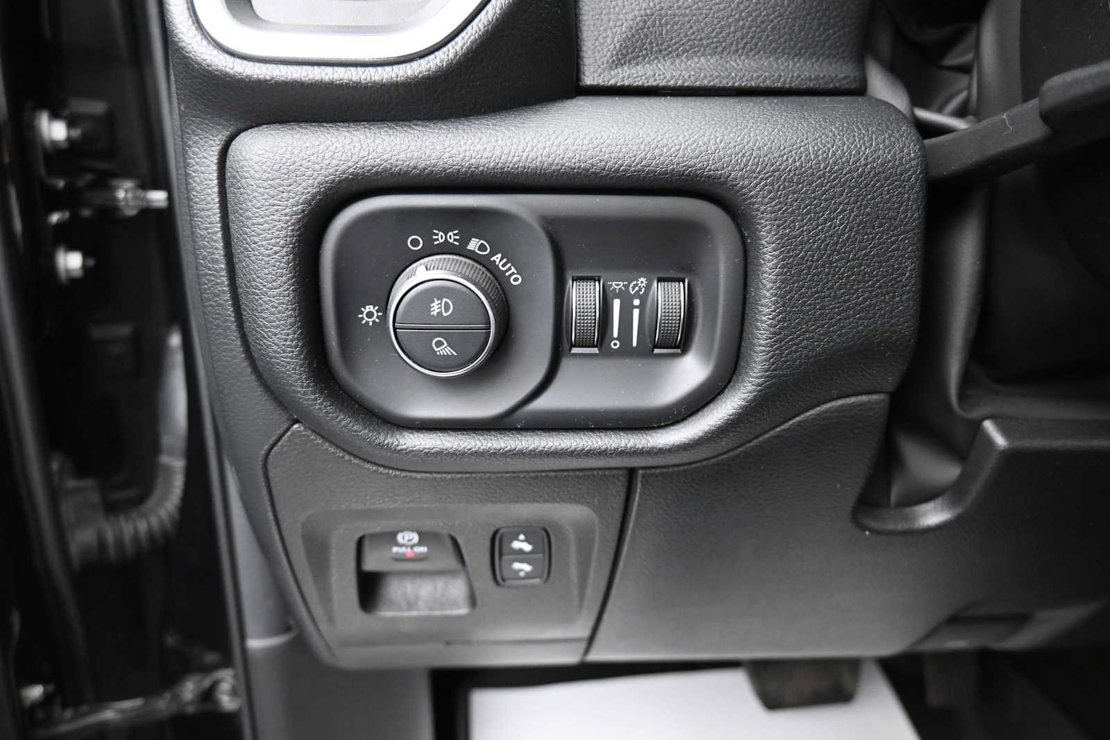 Used 2022 RAM 1500 Laramie AWD/4WD image 10