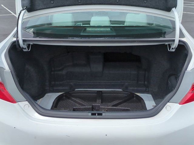 Used 2014 Toyota Camry XLE w/ Leather Package FWD image 17