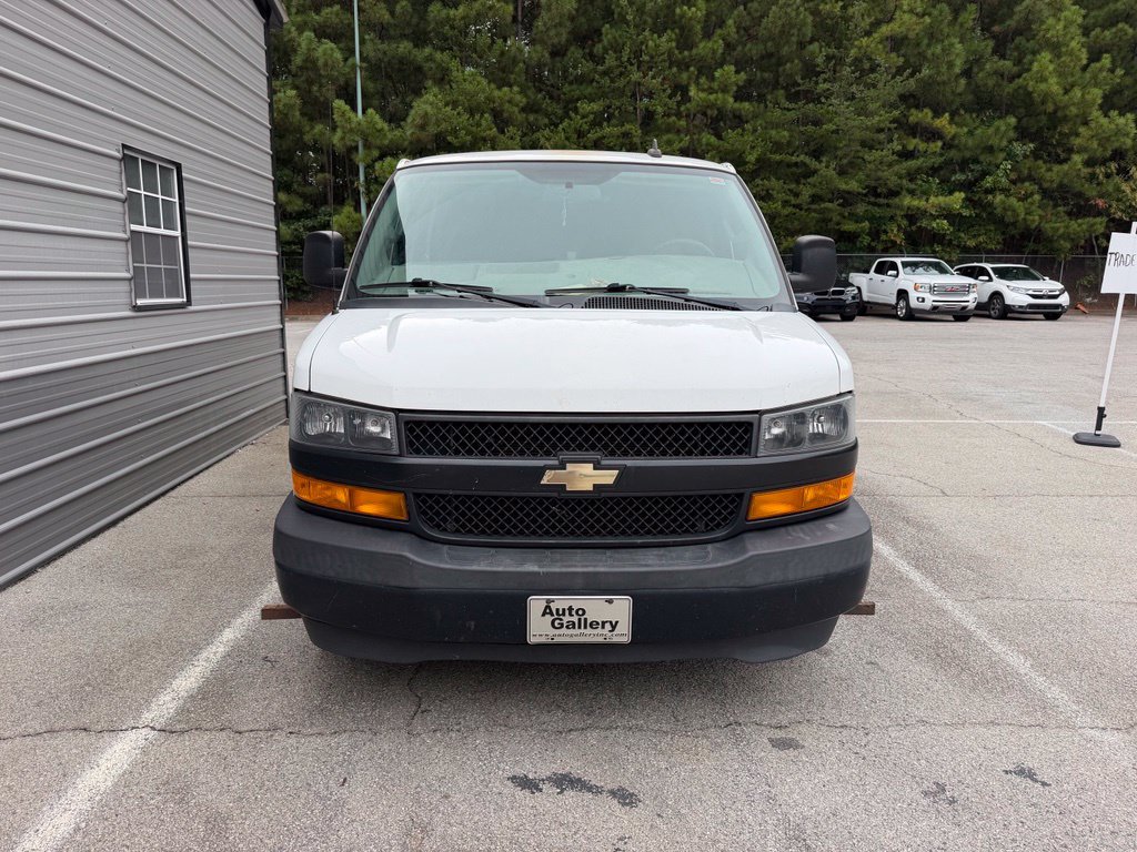 Used 2018 Chevrolet Express 2500 RWD image 2