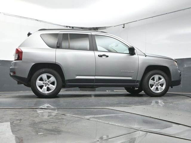 Used 2016 Jeep Compass Sport FWD image 35