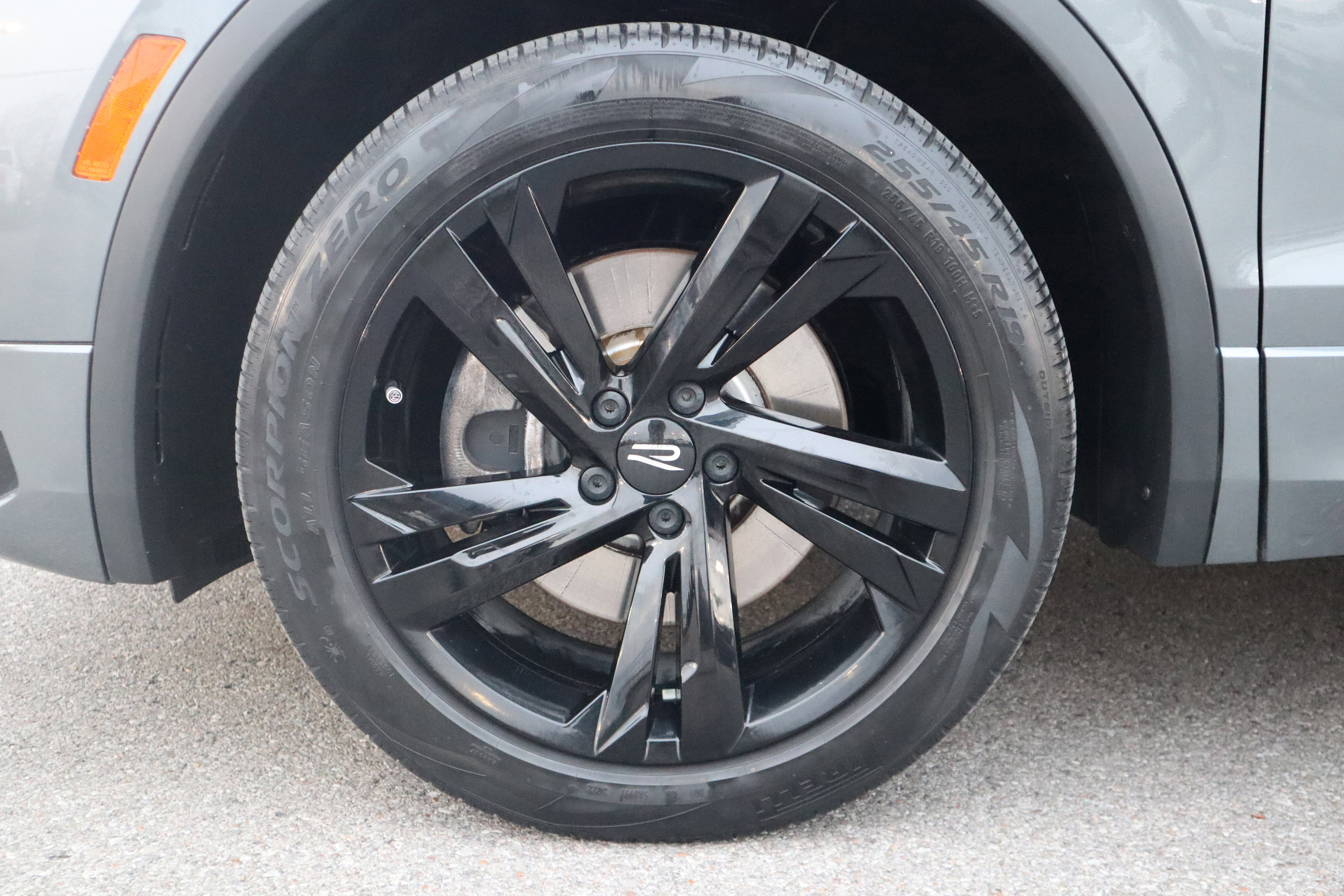 Used 2023 Volkswagen Tiguan SE R-Line image 11