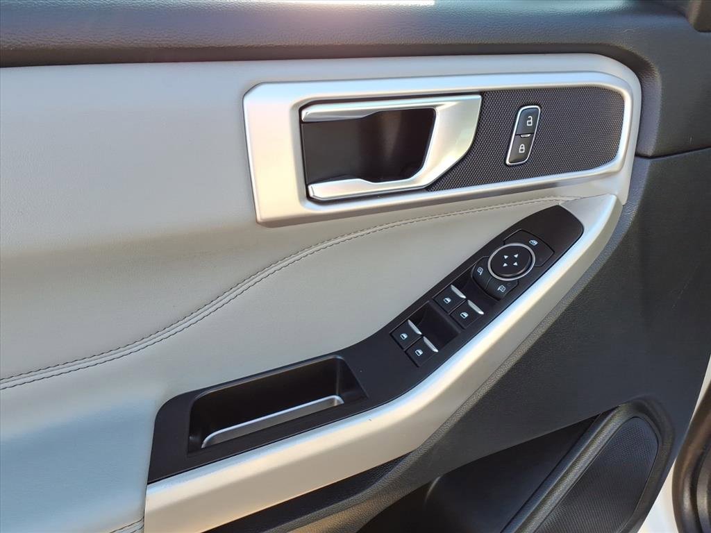 Used 2021 Ford Explorer XLT w/ Equipment Group 202A image 11