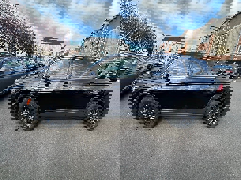 Used 2022 Volkswagen Tiguan SE image 2